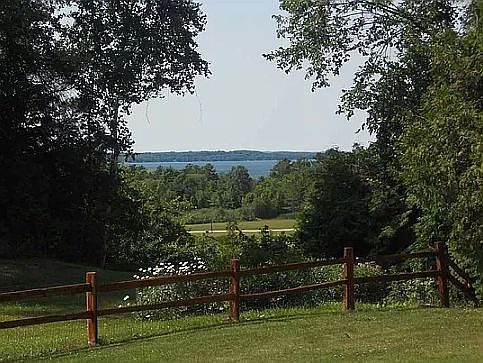 3rd image of 306 Lamoreaux Dr
