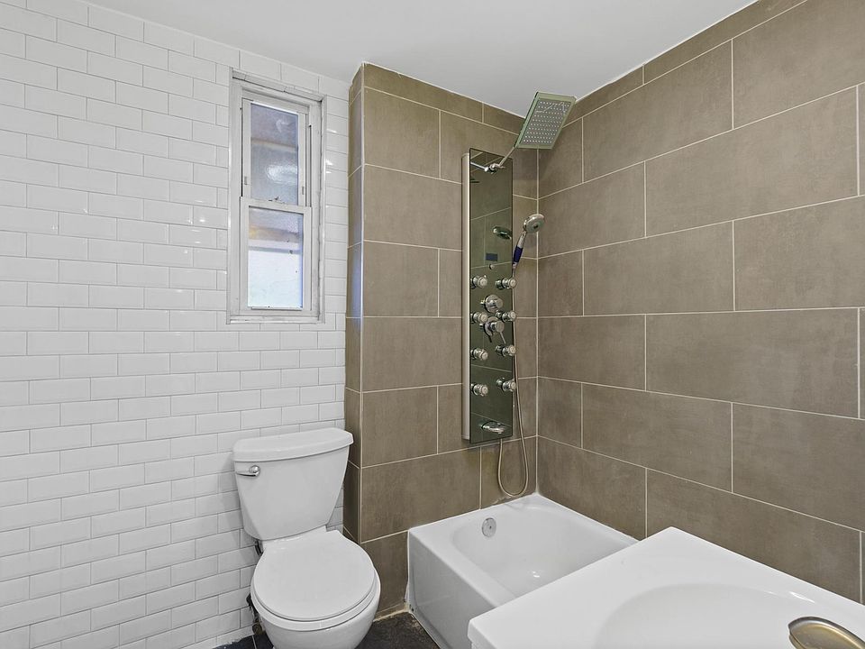 2nd image of 326 Quincy Ave #B