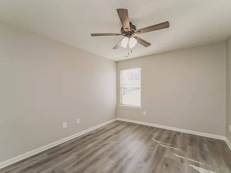 1001 Omaha Dr — Photo 14