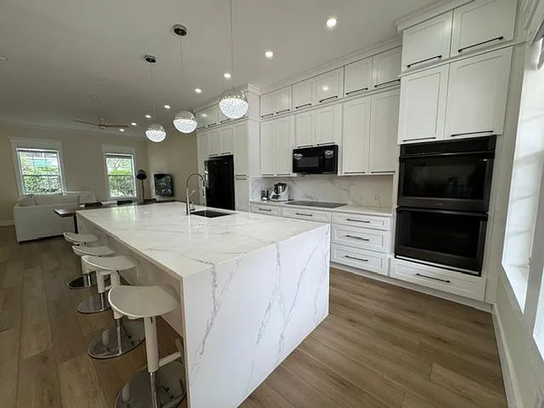 537 Campus St — Photo 10