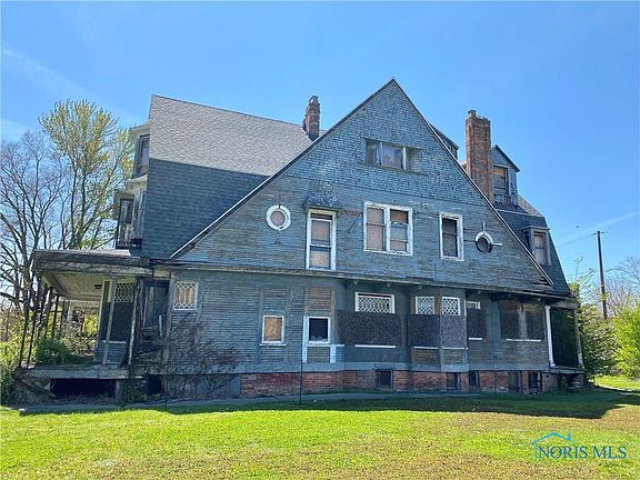 3rd image of 1017 N Superior St