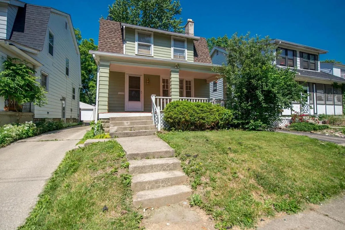 2377 Indiana Ave photo 1