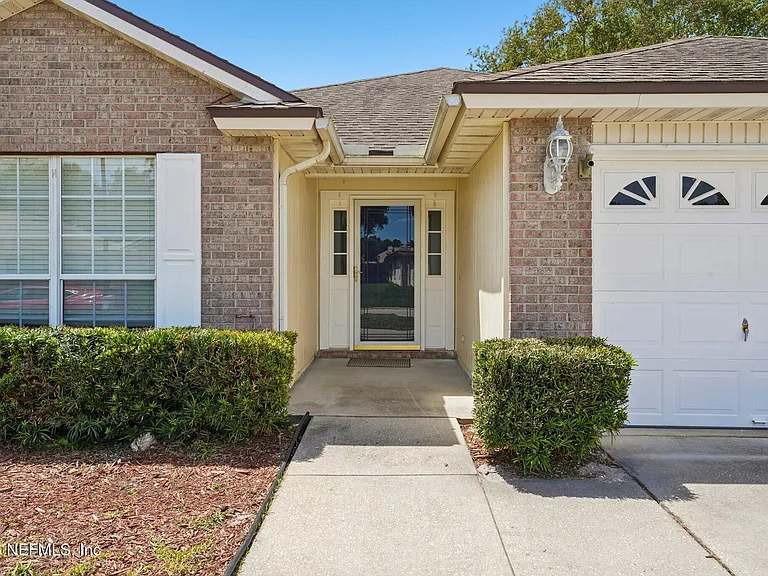 1219 Stern Way — Photo 4