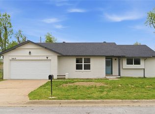 1615 W Sherryden Dr, Rogers, AR 72758