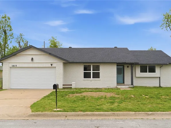 1615 W Sherryden Dr, Rogers, AR 72758