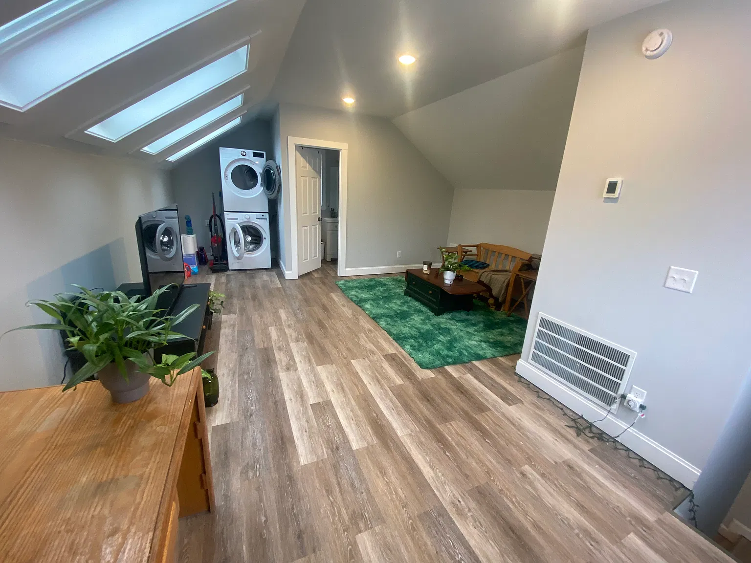 4 bed, 2000 sqft, $2,400 — Photo 3