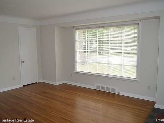 5th image of 878 W Lincoln St