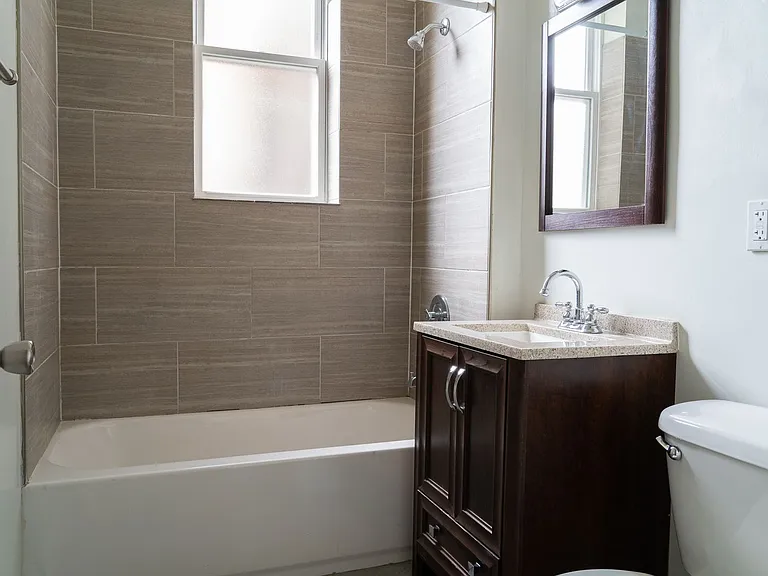 Uptown - 2 Bed / 1 Bath - In-Unit Laundry — Photo 12