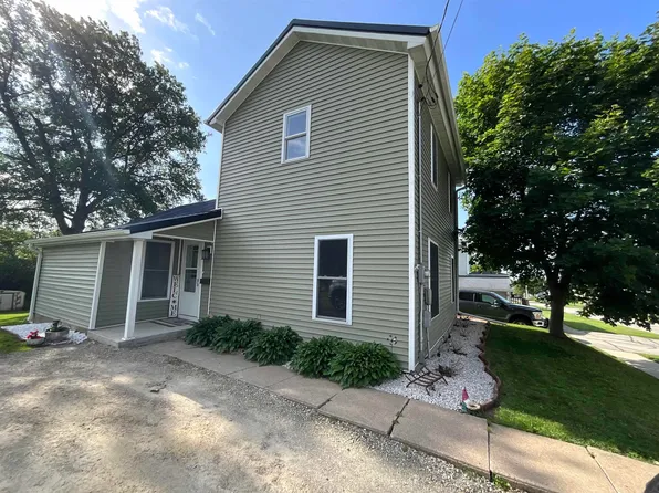 209 S Pine St, West Union, IA 52175