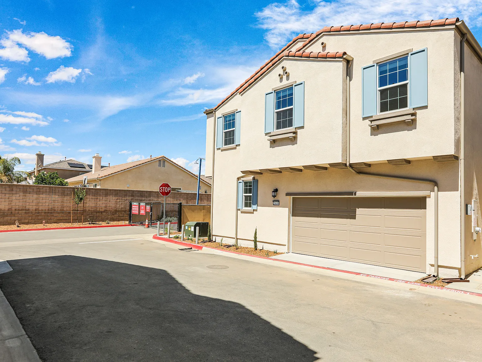3 bed, 2.5 bath, 1735 sqft, $3,499 — Photo 2