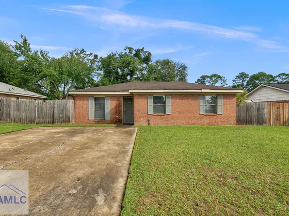 251 Garden Cir, Hinesville, GA 31313
