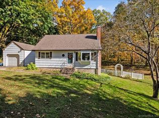 26 Oak Dr, Hebron, CT 06248