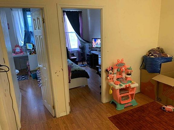 2nd image of 4008 47th Ave APT 2