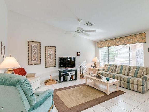 3rd image of 1381 E Bellerive Dr