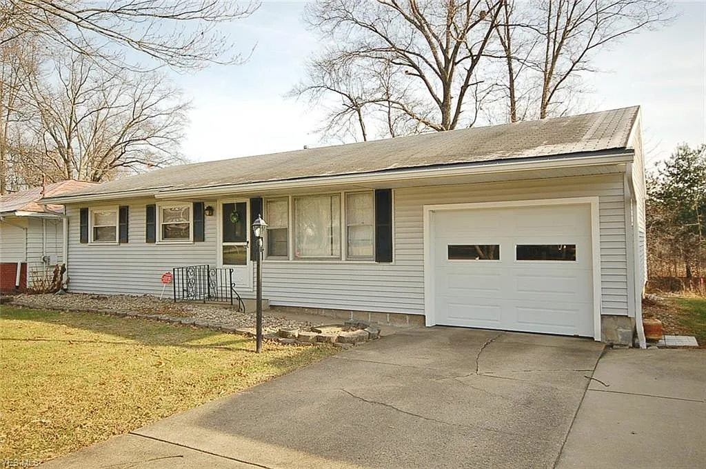 3017 Hilda Dr SE photo 1
