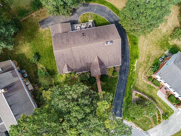 3rd image of 3010 Stradford Ln