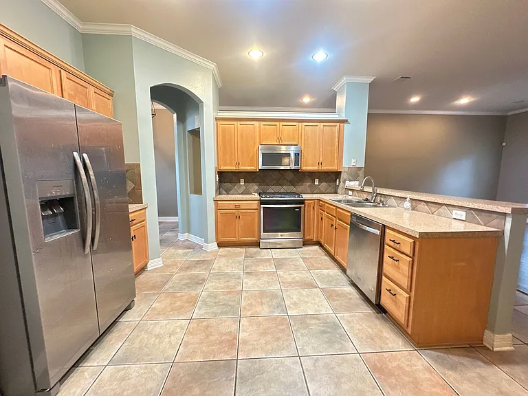 258 Avondale Ln — Photo 5