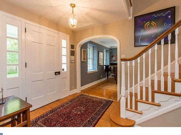 4th image of 332 Cherry Ln