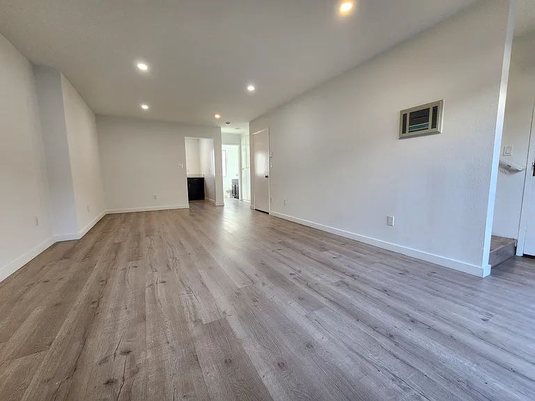 1535 Granville Ave #104 — Photo 13