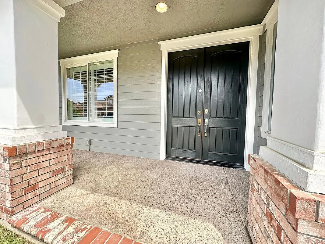 4 bed, 3.0 bath, 3050 sqft, $4,300 — Photo 2
