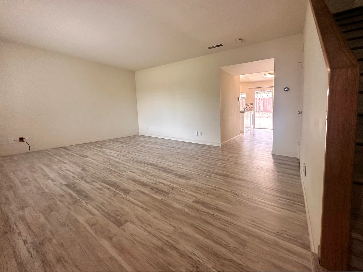 3 bed, 1.5 bath, 1192 sqft, $3,300 — Photo 3