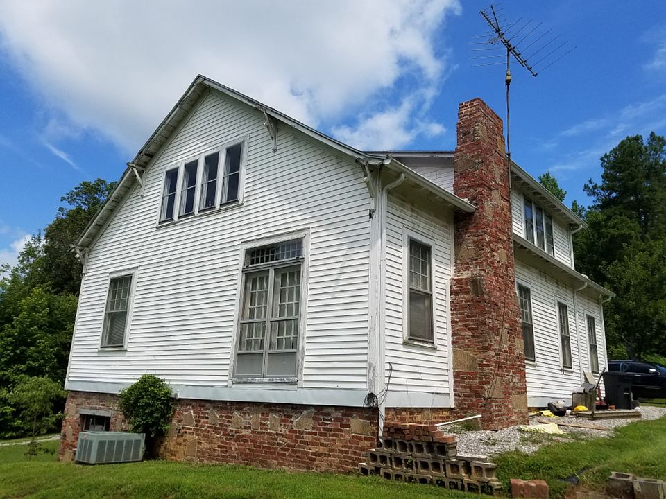 2nd image of 355 Old Cabin Ln