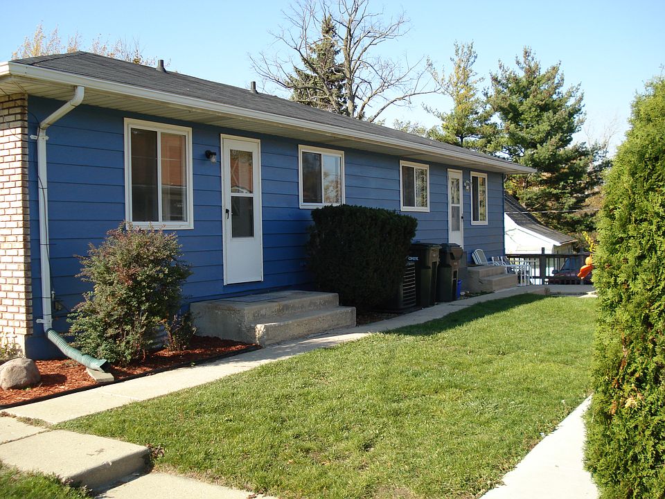 2nd image of 2610-12 N Field Ave #2