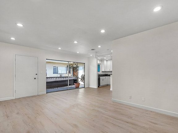 4th image of 1361 N Laurel Ave APT 15