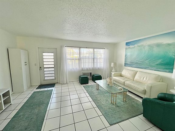 3rd image of 266 Oakridge P #266