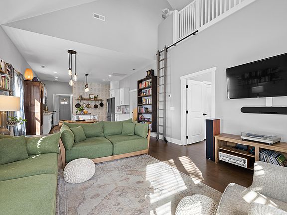 5th image of 901 S Highland Park Ave