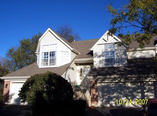 105 Ione Dr UNIT B, South Elgin, IL 60177