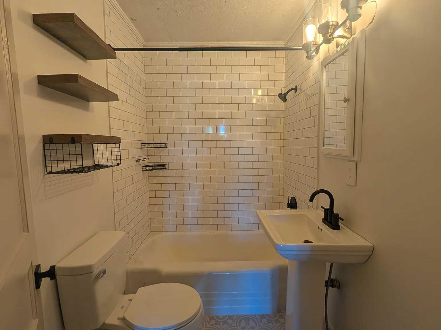 923 East Valley Drive - 1 — Photo 4