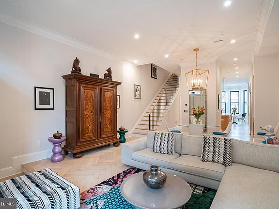 5th image of 911 M St NW