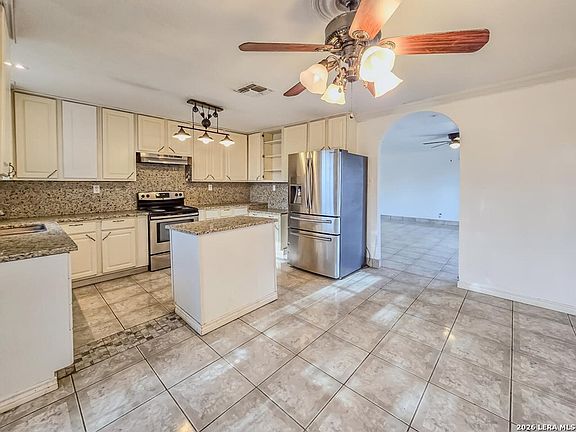 5th image of 386 Falcon Blvd