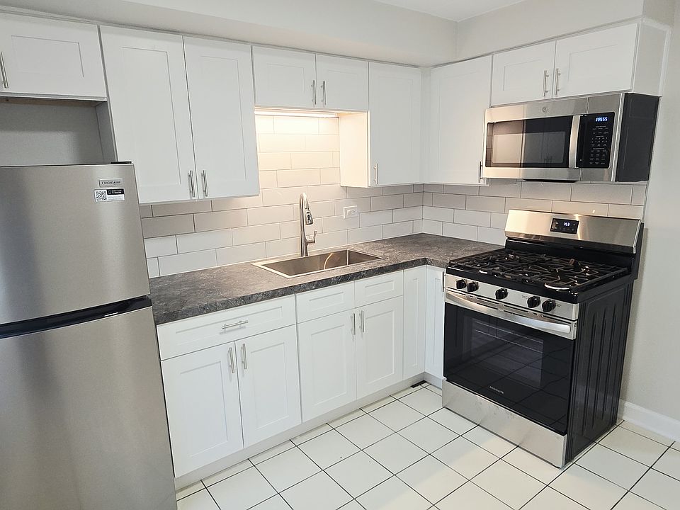 1st image of 11013 S Lloyd Dr APT 6