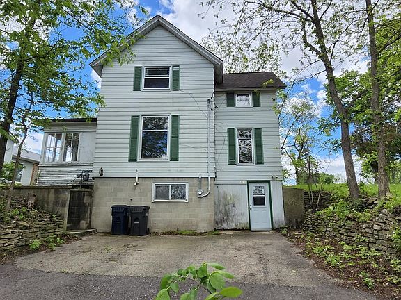 3rd image of 215 W Mill St