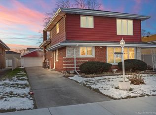 4541 W 101st St, Oak Lawn, IL 60453