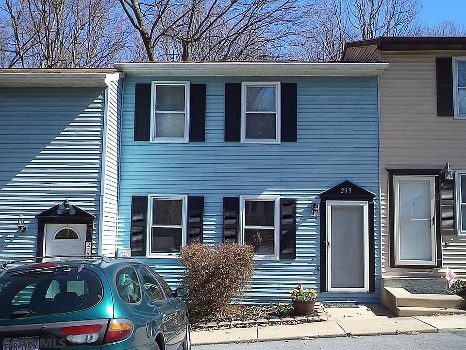1st image of 235 Oakwood Ave