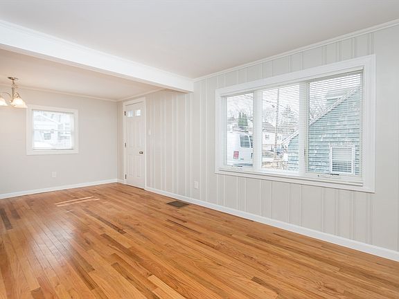 5th image of 203 College Farm Rd