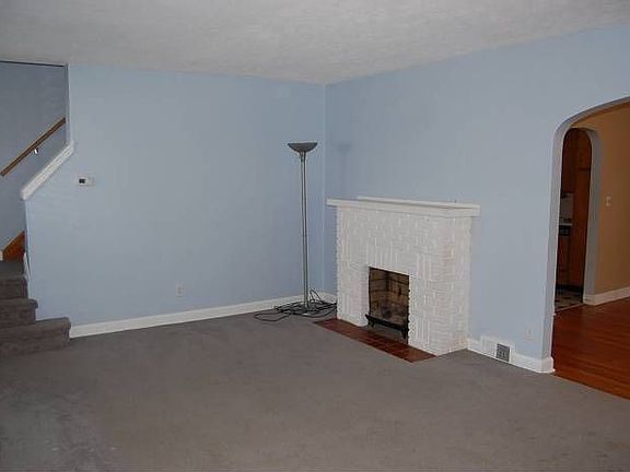 3rd image of 30 Woodview Ave