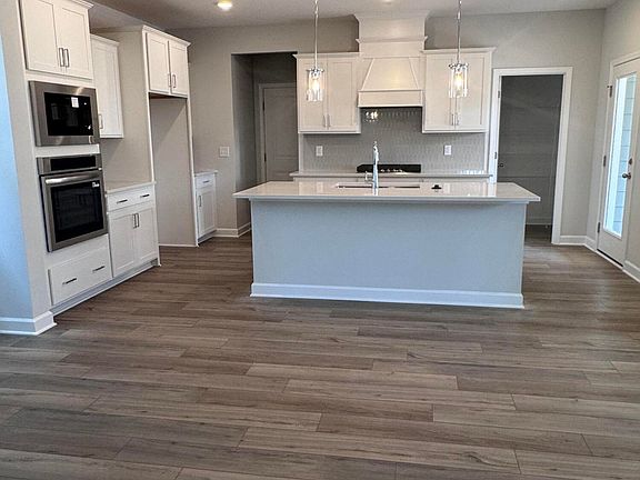 2nd image of 804 Carpet Grass Ave