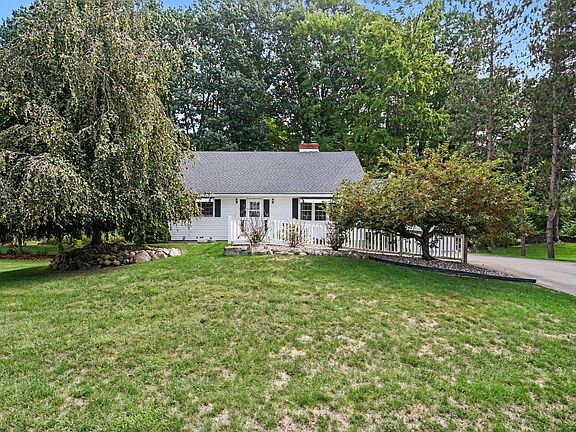 2nd image of 926 Club View Dr