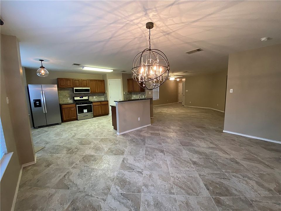 1st image of 208 Outfitter Dr