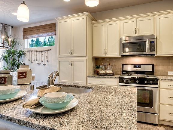 2nd image of 2213 Cady Dr #40