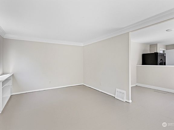 5th image of 10821 24th Ave NE