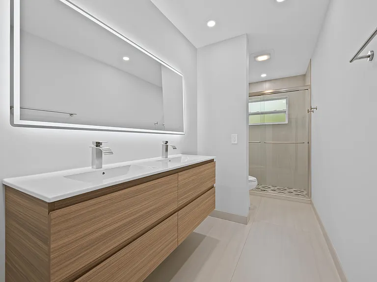 1627 NE 7th St — Photo 24