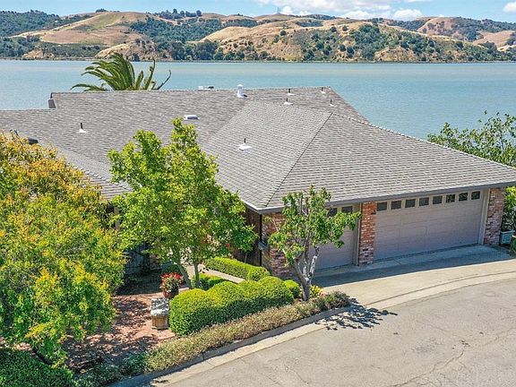 2nd image of 320 Gull Point
