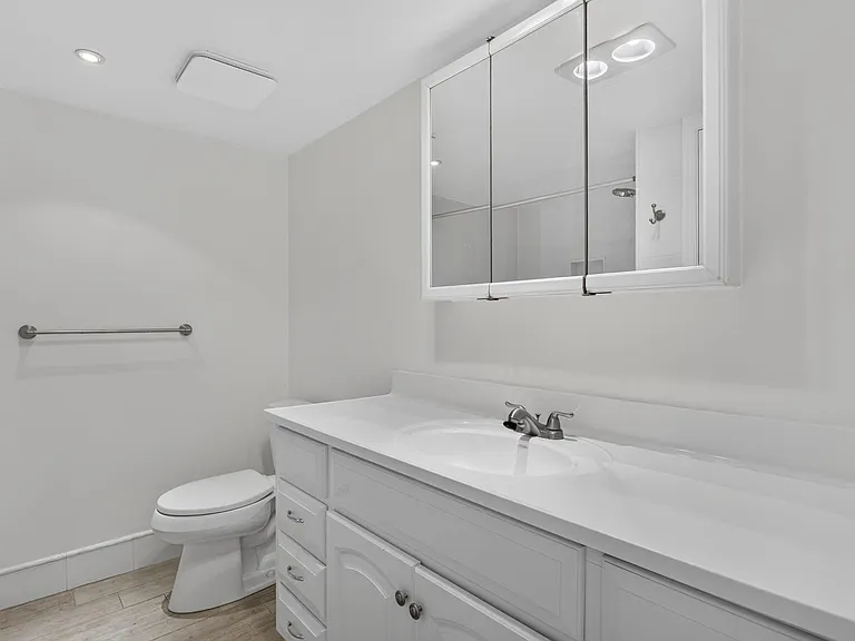 6410 NW 34th Ave — Photo 30