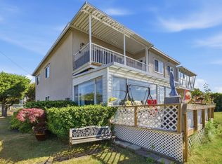 1040 Parker St #1, White Rock, BC V4B 4R7