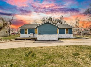 317 E 6th St, Halstead, KS 67056